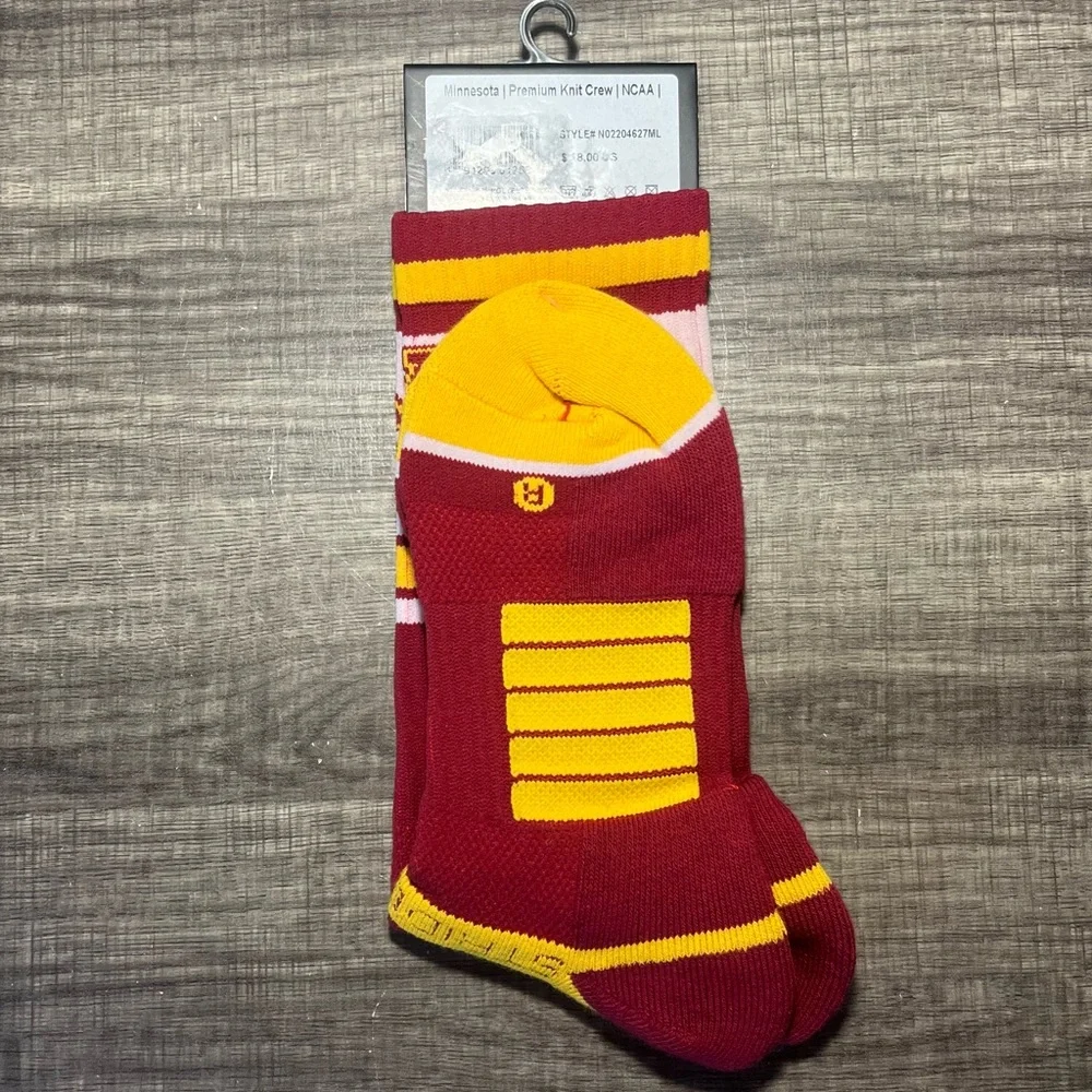 Strideline University Of Minnesota Golden Gopher Crew Socks Size Medium/Large‎